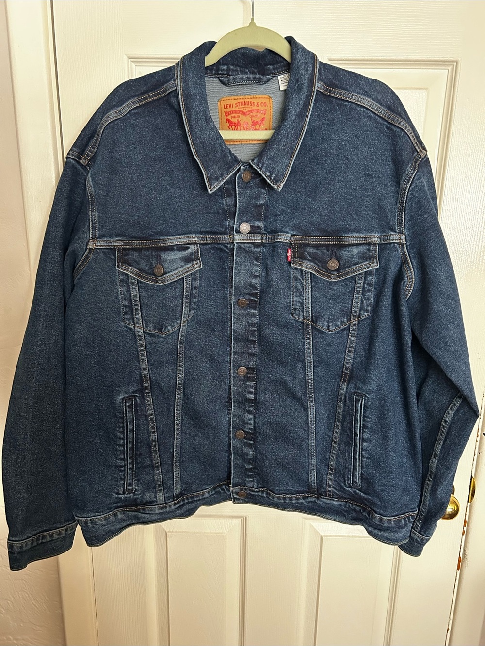 Levi Men’s Size 2XL Trucker Style Blue Denim Jacket Button Up
